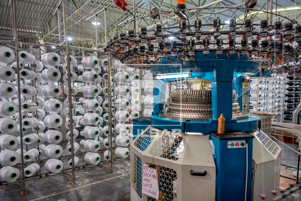 Tecelagem de malha — produção de tecido para confecção premium